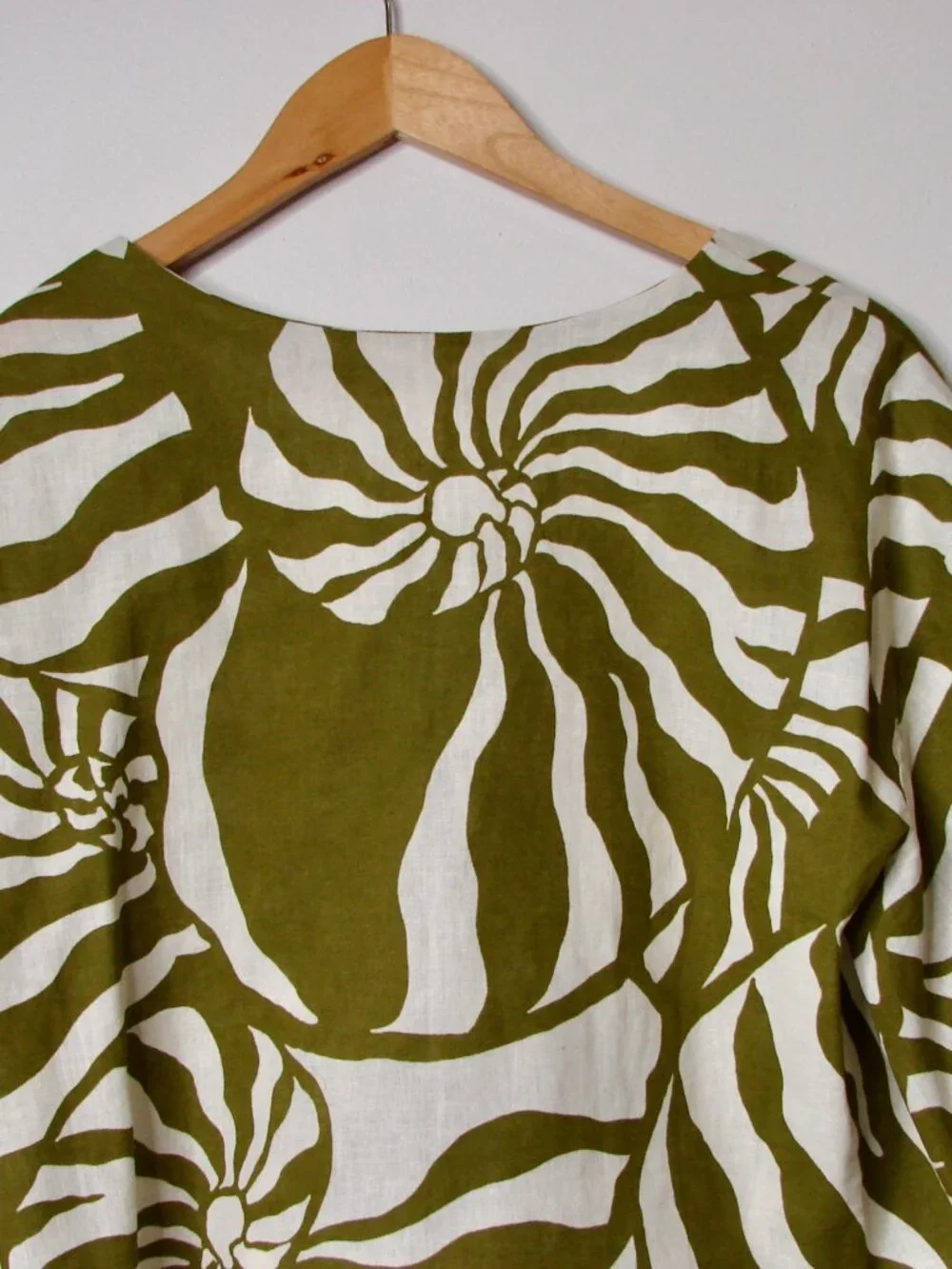 H&M Linen Blend Green White Tie Front Blouse Tropical Summer NEW NWT Large - Picture 11 of 13